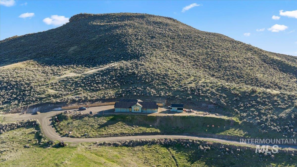 5225 Hidden Hollow Ln, Emmett, Idaho 83617, 3 Bedrooms, 2.5 Bathrooms, Residential For Sale, Price $999,900, 98979813