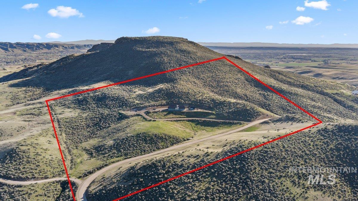 5225 Hidden Hollow Ln, Emmett, Idaho 83617, 3 Bedrooms, 2.5 Bathrooms, Residential For Sale, Price $999,900,MLS 98979813