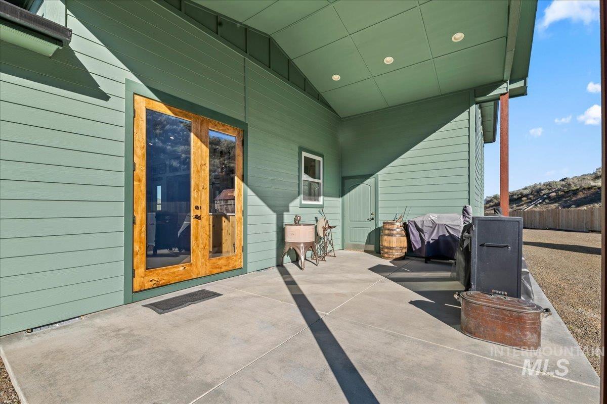 5225 Hidden Hollow Ln, Emmett, Idaho 83617, 3 Bedrooms, 2.5 Bathrooms, Residential For Sale, Price $1,150,000, 98979813