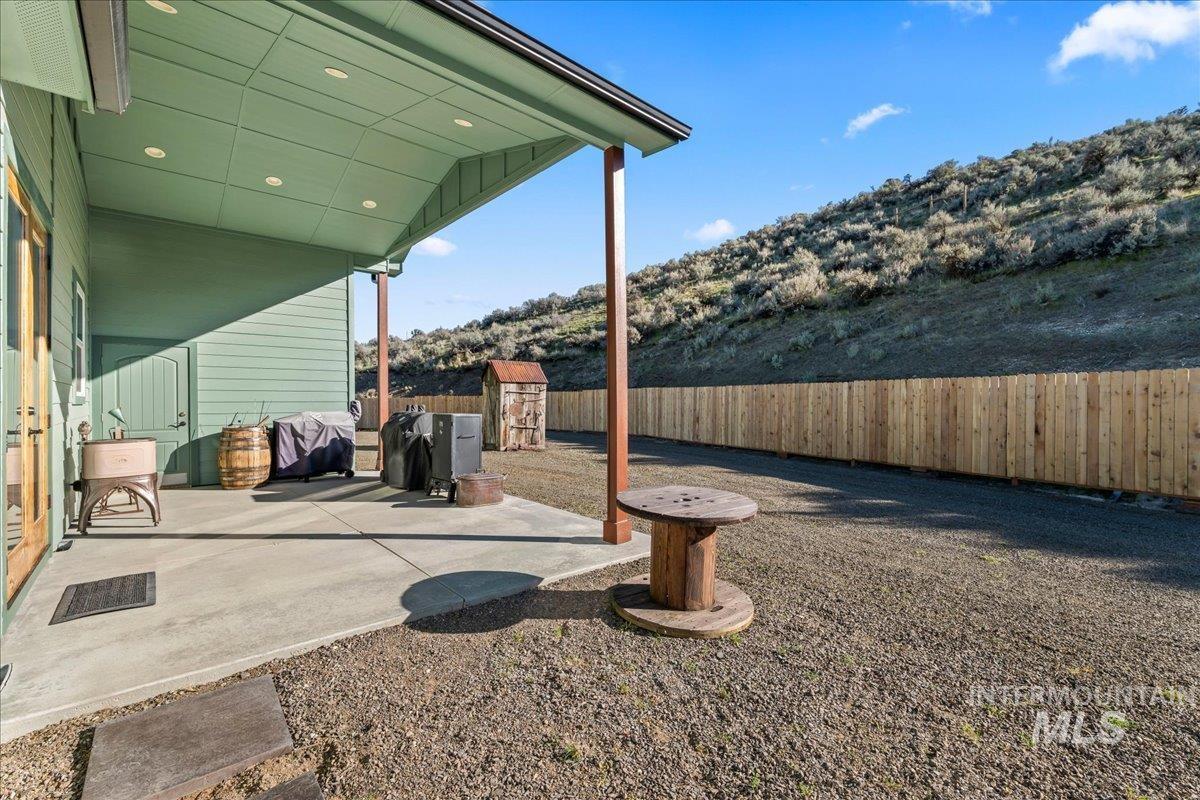 5225 Hidden Hollow Ln, Emmett, Idaho 83617, 3 Bedrooms, 2.5 Bathrooms, Residential For Sale, Price $1,150,000, 98979813