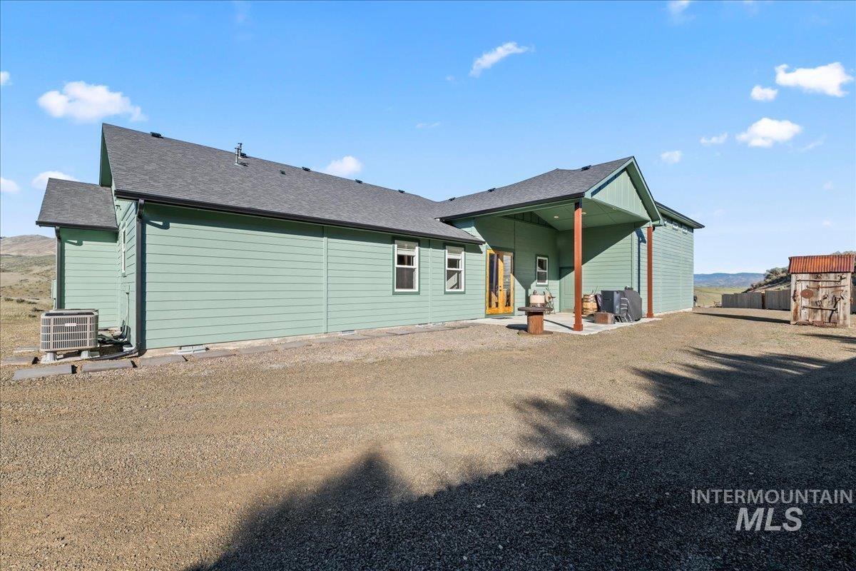 5225 Hidden Hollow Ln, Emmett, Idaho 83617, 3 Bedrooms, 2.5 Bathrooms, Residential For Sale, Price $999,900,MLS 98979813