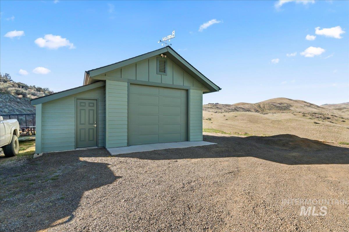 5225 Hidden Hollow Ln, Emmett, Idaho 83617, 3 Bedrooms, 2.5 Bathrooms, Residential For Sale, Price $999,900,MLS 98979813