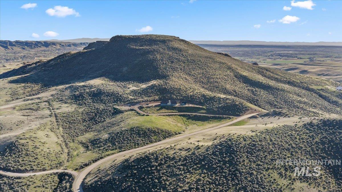 5225 Hidden Hollow Ln, Emmett, Idaho 83617, 3 Bedrooms, 2.5 Bathrooms, Residential For Sale, Price $999,900,MLS 98979813
