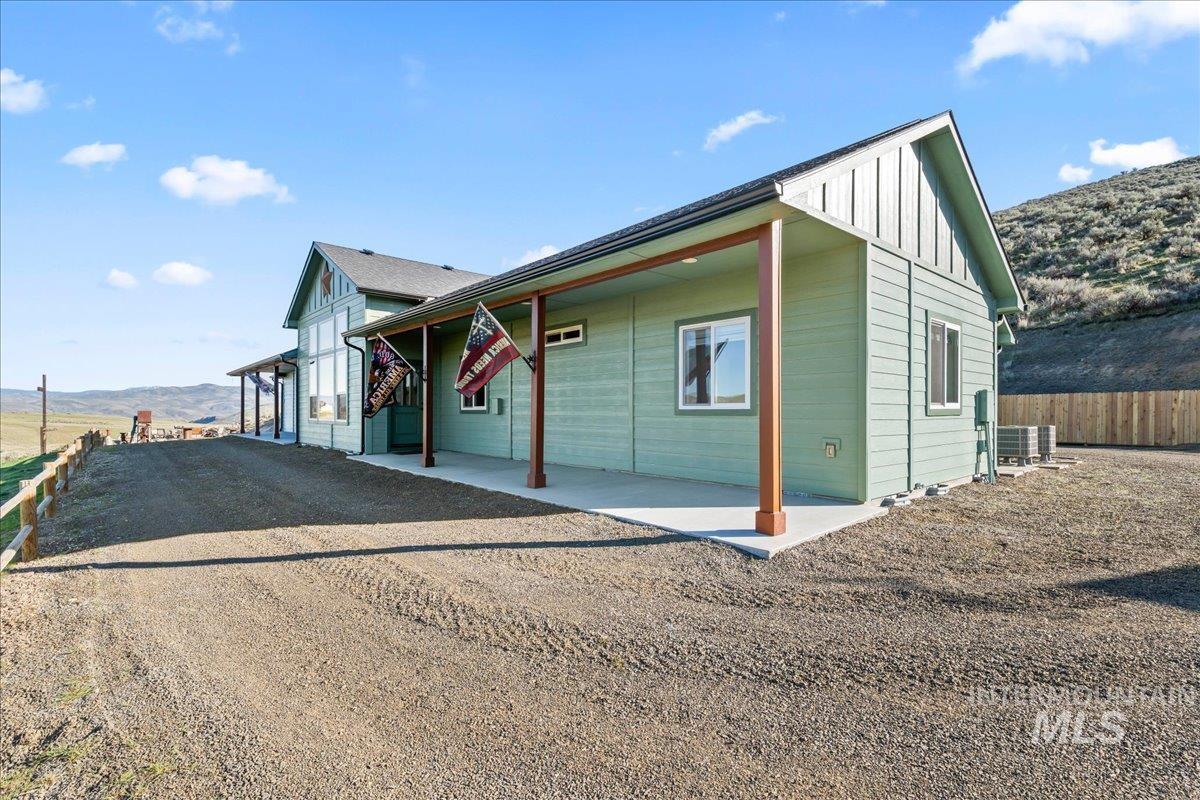 5225 Hidden Hollow Ln, Emmett, Idaho 83617, 3 Bedrooms, 2.5 Bathrooms, Residential For Sale, Price $999,900,MLS 98979813