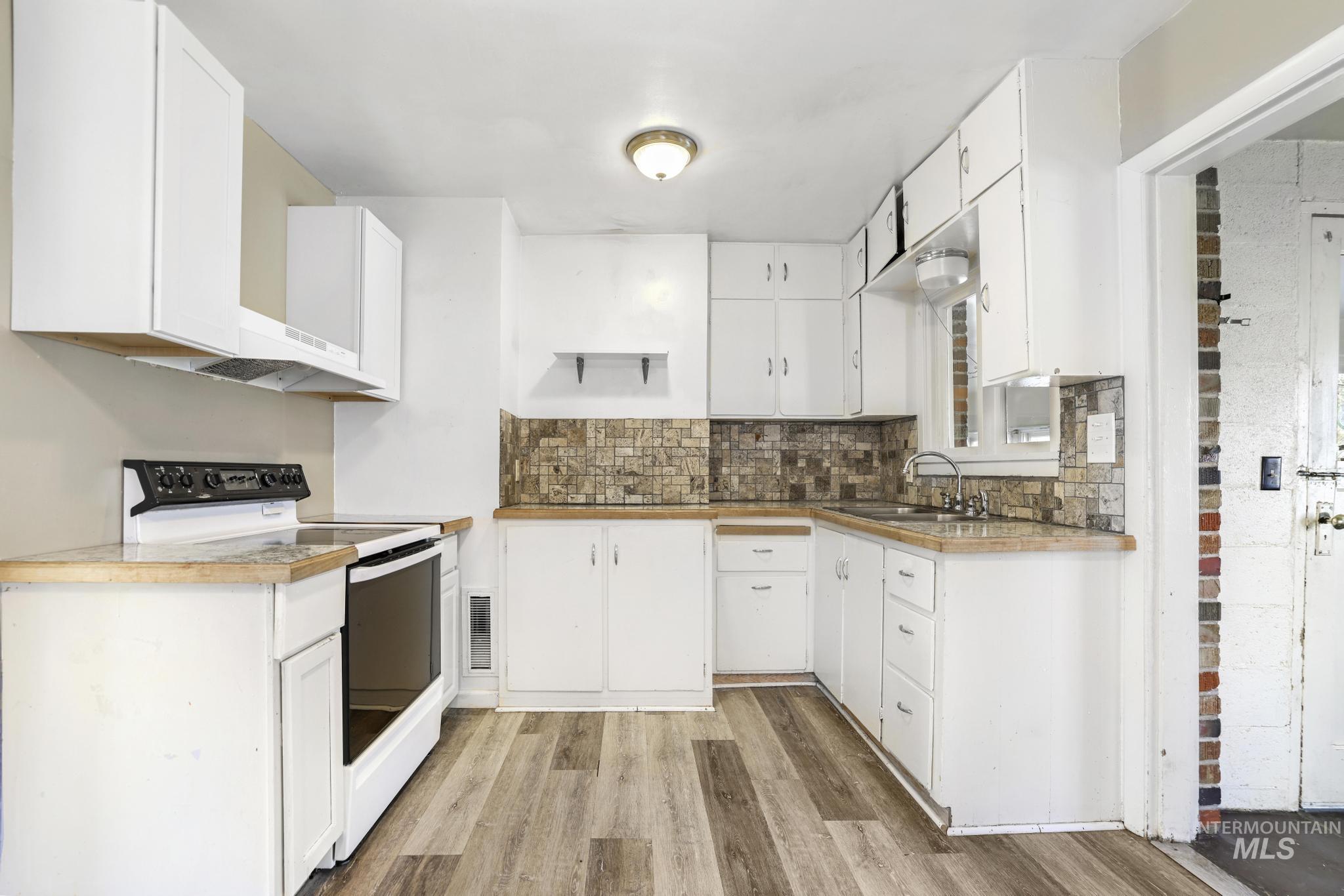 929 Nevada St., Gooding, Idaho 83330, 2 Bedrooms, 1 Bathroom, Residential For Sale, Price $219,990, 98979819