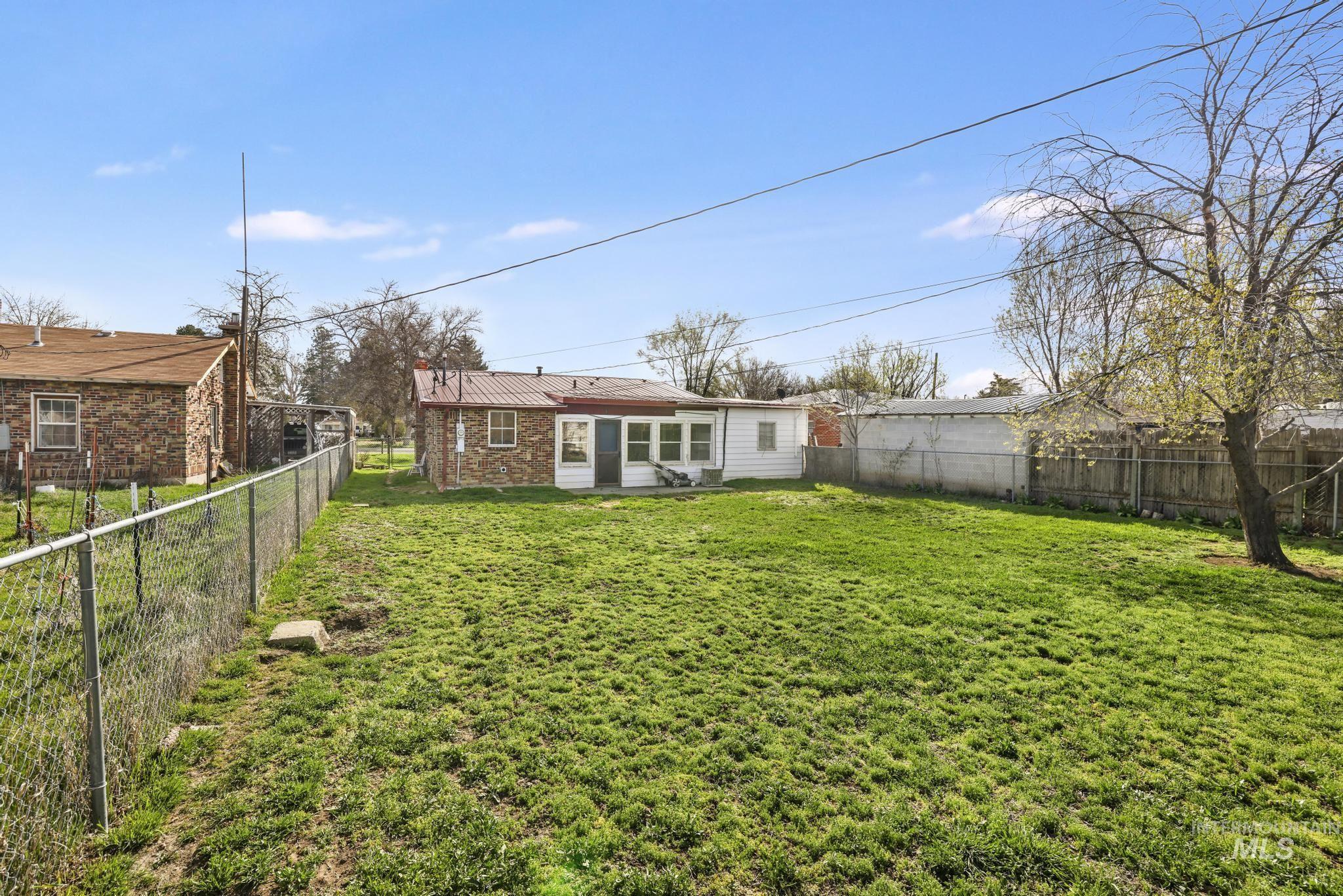 929 Nevada St., Gooding, Idaho 83330, 2 Bedrooms, 1 Bathroom, Residential For Sale, Price $219,990, 98979819