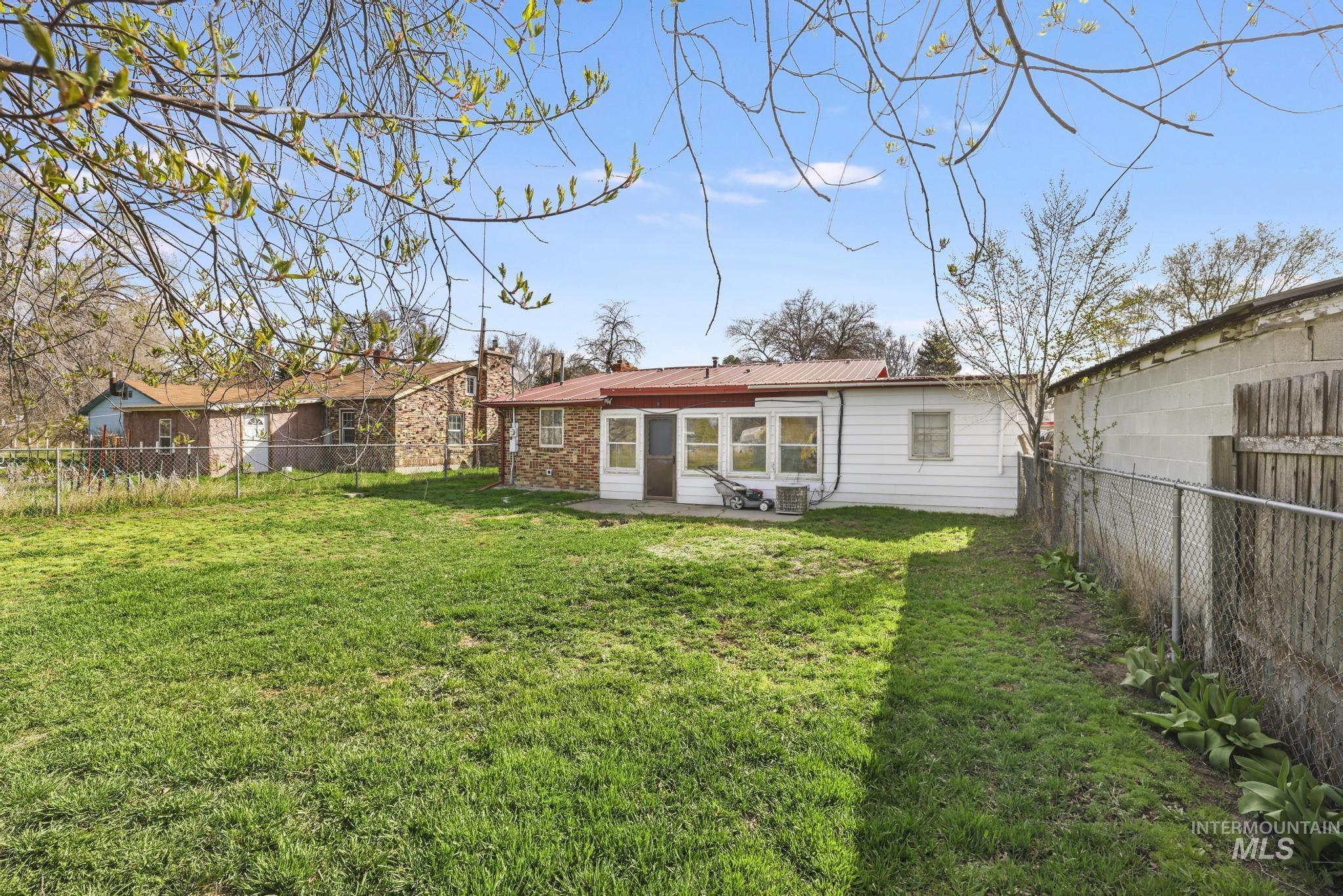 929 Nevada St., Gooding, Idaho 83330, 2 Bedrooms, 1 Bathroom, Residential For Sale, Price $219,990, 98979819