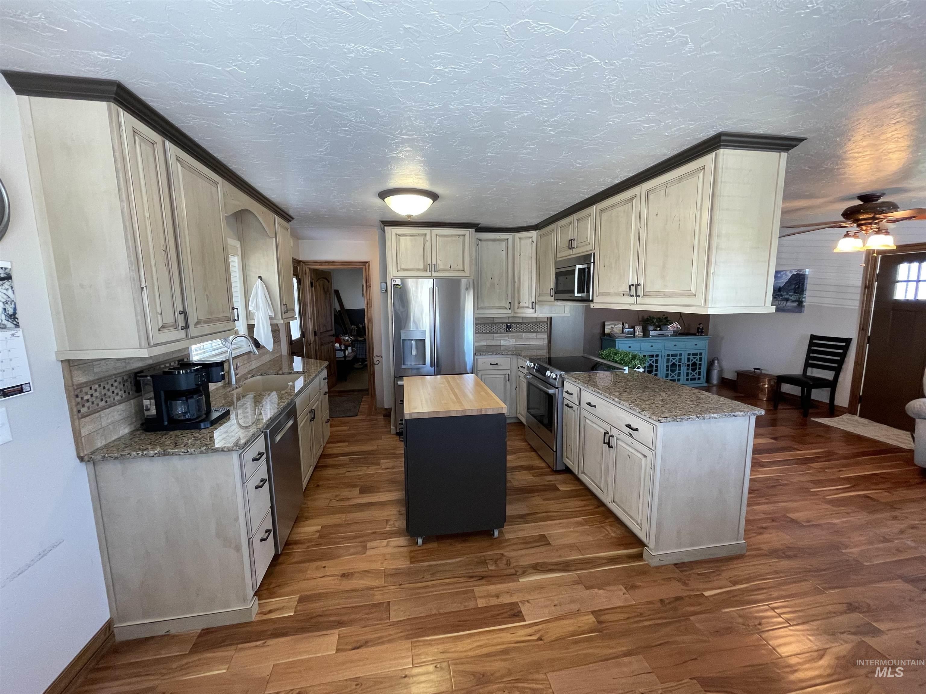 2155 E 1775 South, Gooding, Idaho 83330, 3 Bedrooms, 1.5 Bathrooms, Residential For Sale, Price $890,000, 98979821