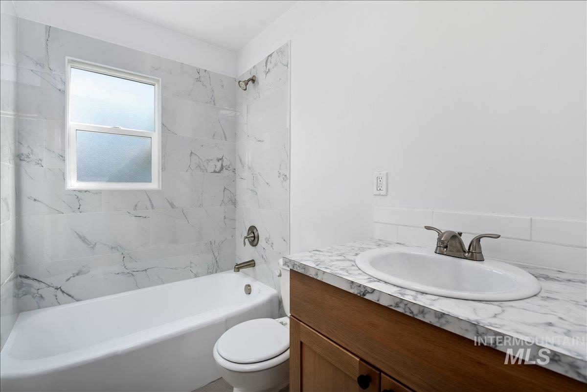 107 E Montana Ave, Homedale, Idaho 83628, 2 Bedrooms, 1 Bathroom, Residential For Sale, Price $310,000, 98979822