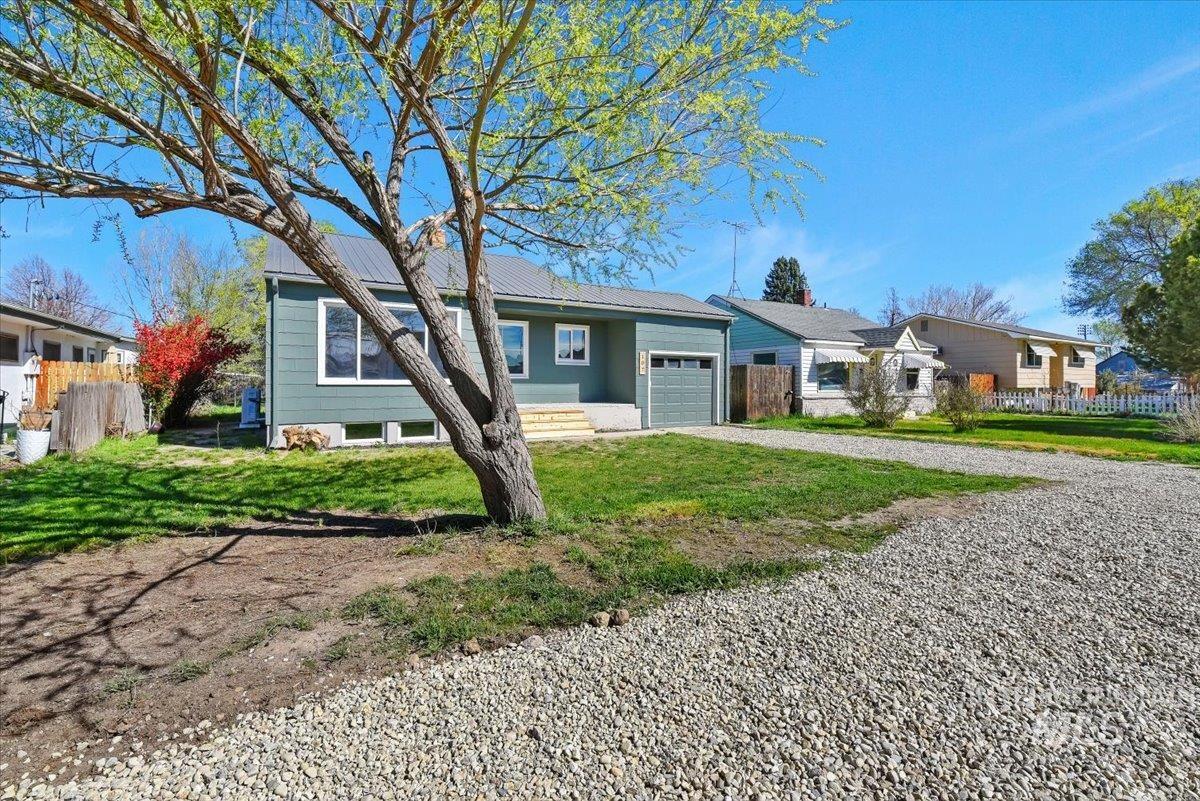 107 E Montana Ave, Homedale, Idaho 83628, 2 Bedrooms, 1 Bathroom, Residential For Sale, Price $310,000, 98979822