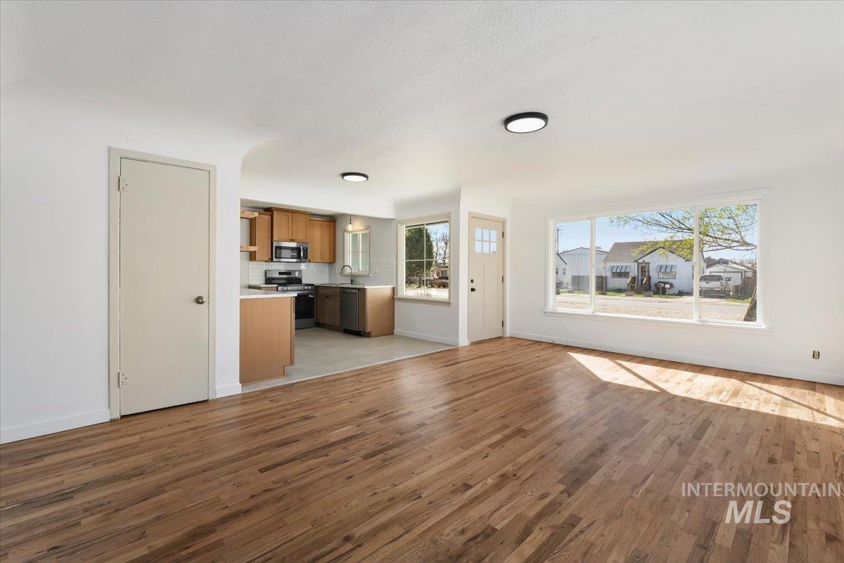 107 E Montana Ave, Homedale, Idaho 83628, 2 Bedrooms, 1 Bathroom, Residential For Sale, Price $310,000, 98979822