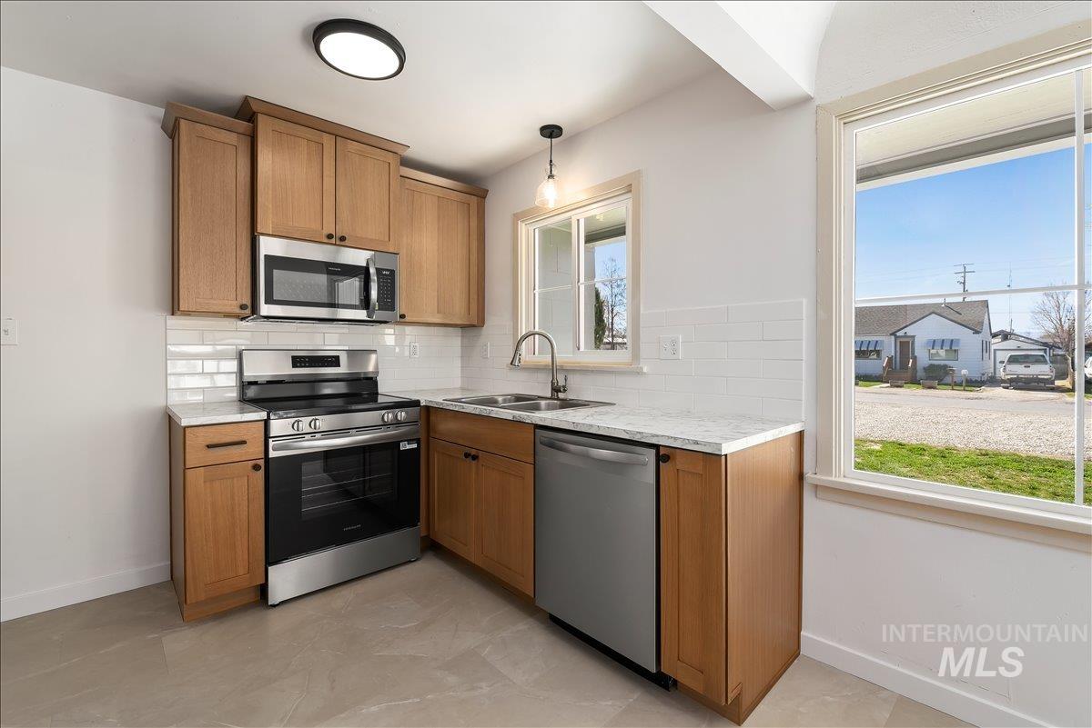 107 E Montana Ave, Homedale, Idaho 83628, 2 Bedrooms, 1 Bathroom, Residential For Sale, Price $310,000, 98979822