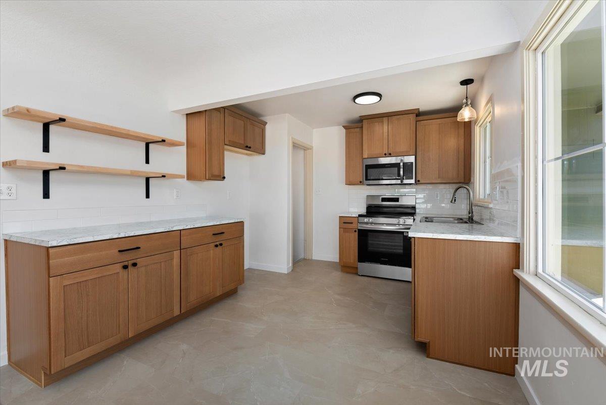 107 E Montana Ave, Homedale, Idaho 83628, 2 Bedrooms, 1 Bathroom, Residential For Sale, Price $310,000, 98979822