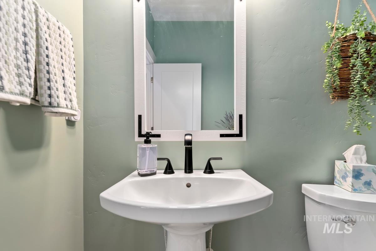 21 Open Road, Garden Valley, Idaho 83622, 2 Bedrooms, 3.5 Bathrooms, Residential For Sale, Price $1,175,000, 98979823