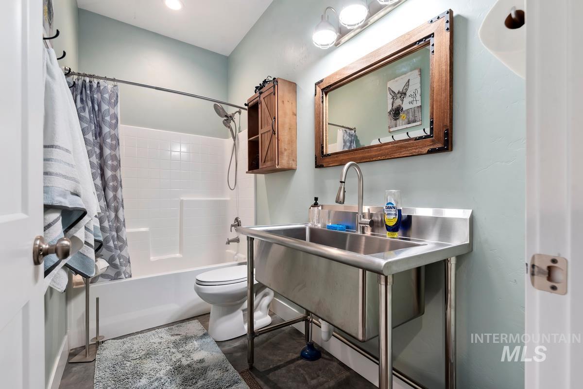 21 Open Road, Garden Valley, Idaho 83622, 2 Bedrooms, 3.5 Bathrooms, Residential For Sale, Price $1,175,000, 98979823