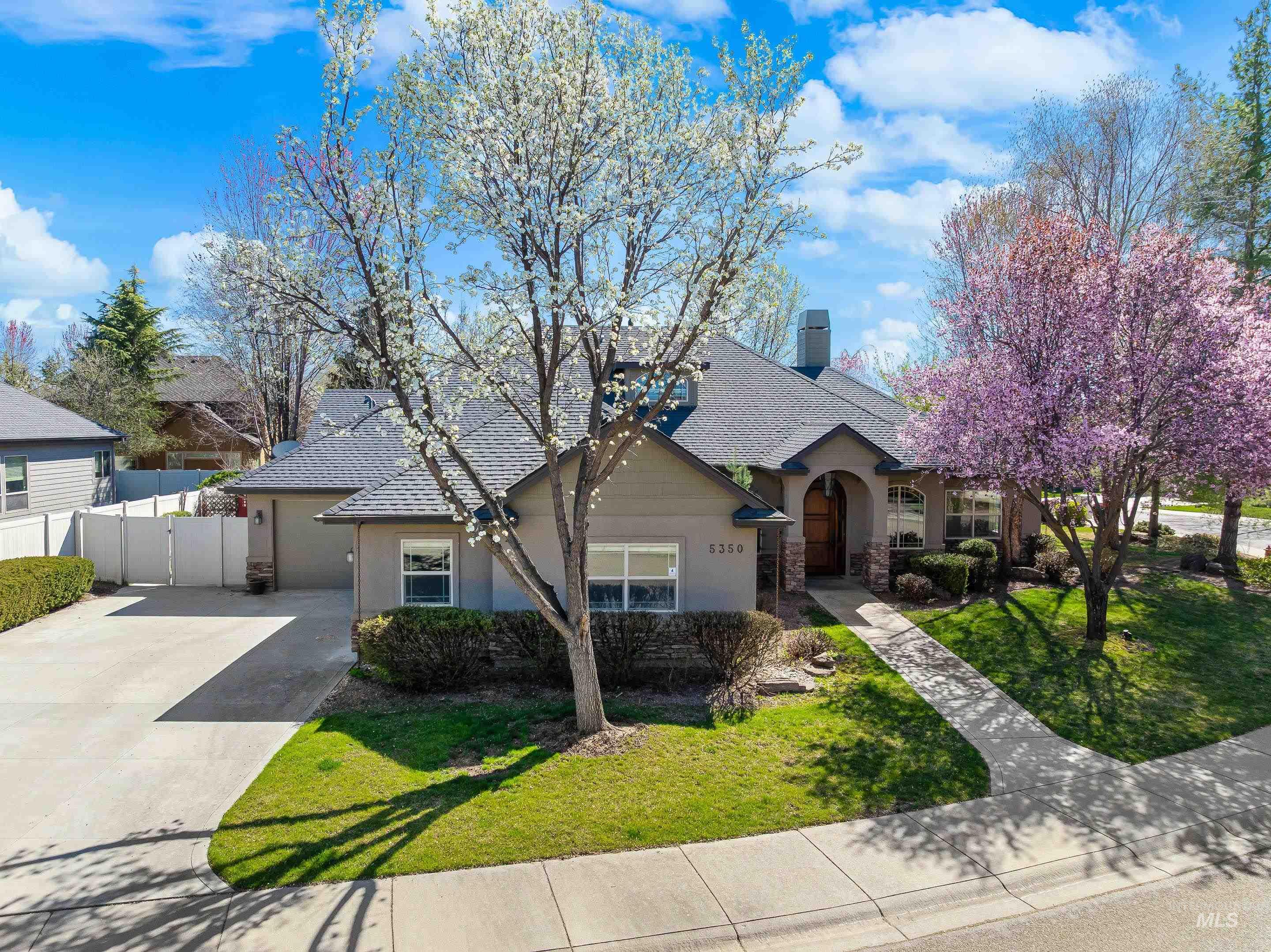 5350 N Brook Mist Place, Boise, Idaho 83713, 4 Bedrooms, 3 Bathrooms, Residential For Sale, Price $850,000,MLS 98979824