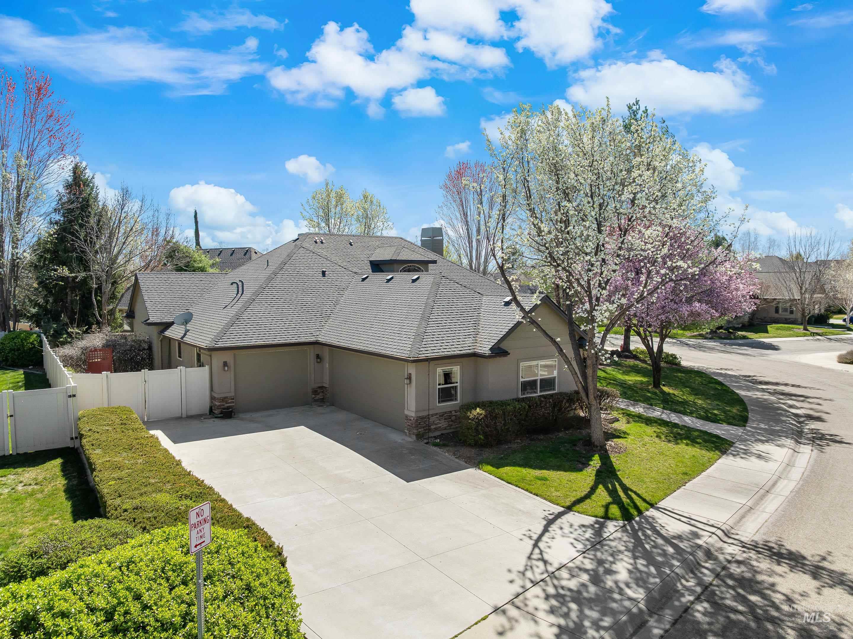 5350 N Brook Mist Place, Boise, Idaho 83713, 4 Bedrooms, 3 Bathrooms, Residential For Sale, Price $850,000,MLS 98979824