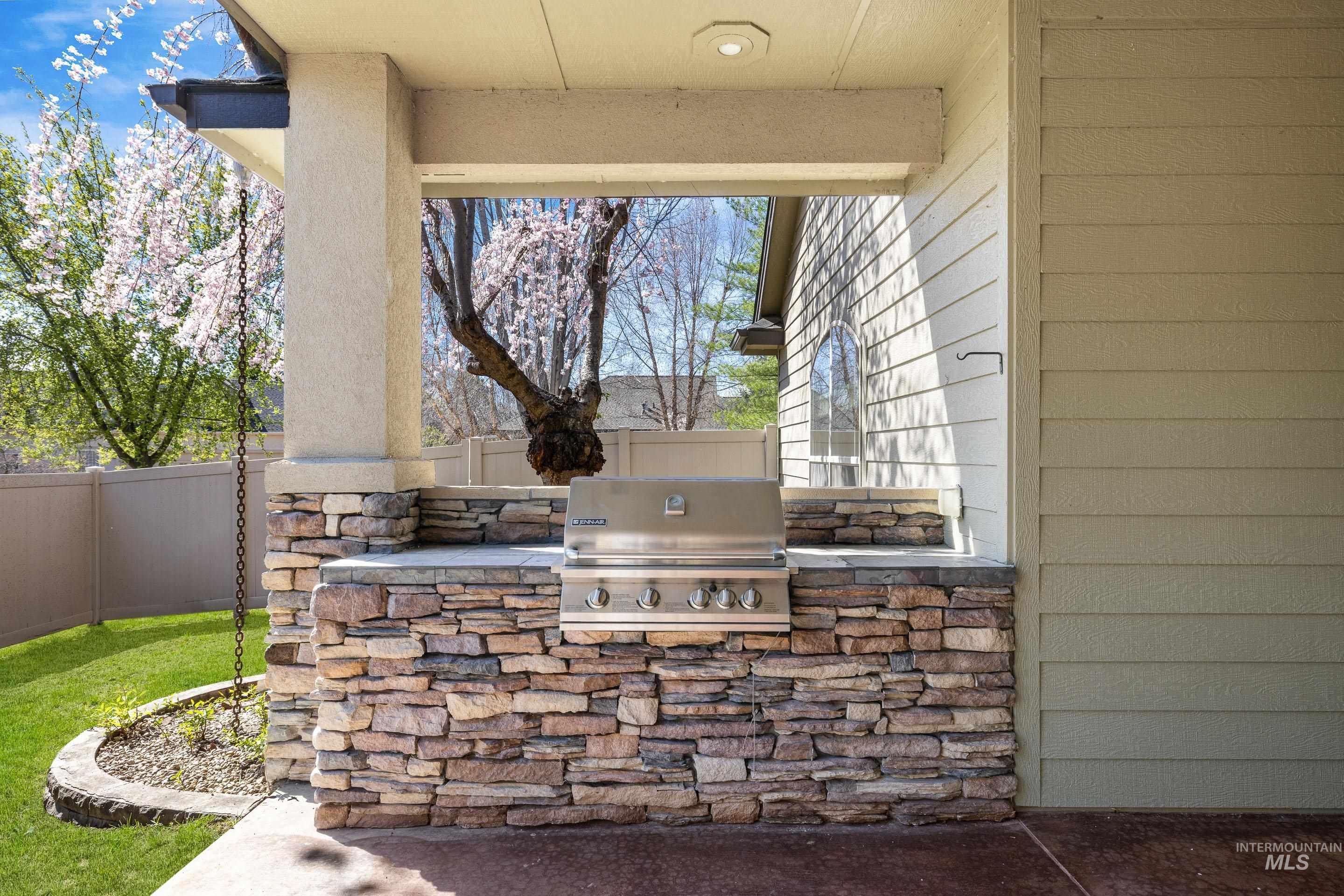 5350 N Brook Mist Place, Boise, Idaho 83713, 4 Bedrooms, 3 Bathrooms, Residential For Sale, Price $850,000,MLS 98979824