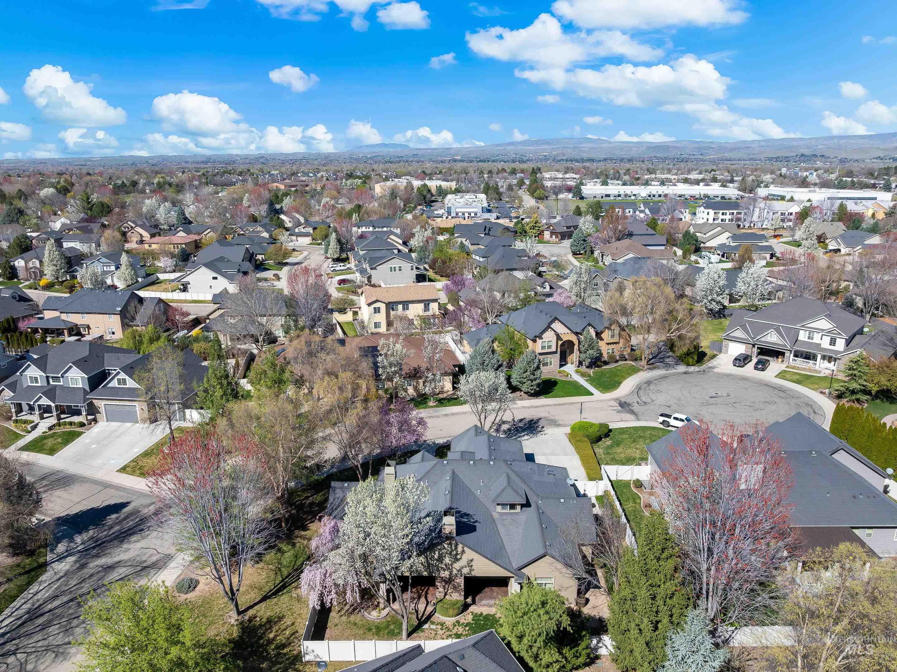 5350 N Brook Mist Place, Boise, Idaho 83713, 4 Bedrooms, 3 Bathrooms, Residential For Sale, Price $850,000,MLS 98979824