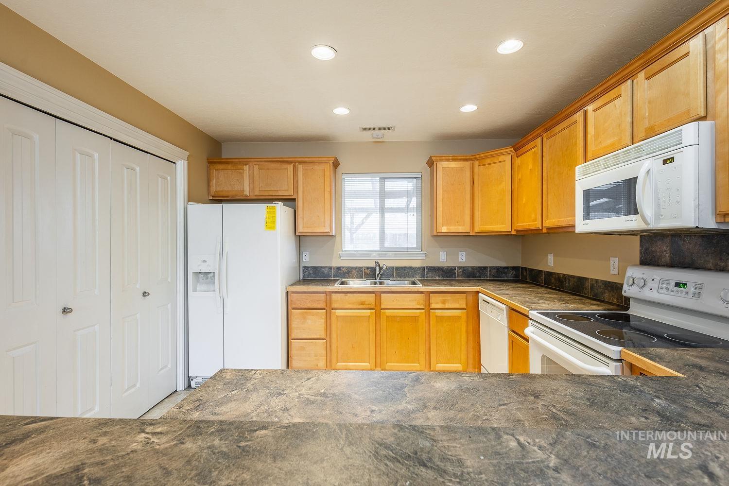 3309 W Palouse St., Boise, Idaho 83705, 2 Bedrooms, 1.5 Bathrooms, Residential For Sale, Price $399,900, 98979830