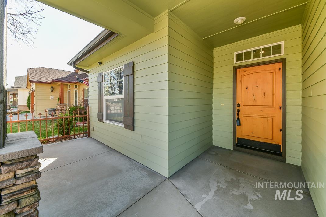 727 Sedgewick St, Meridian, Idaho 83646, 3 Bedrooms, 2 Bathrooms, Residential For Sale, Price $458,900, 98979831