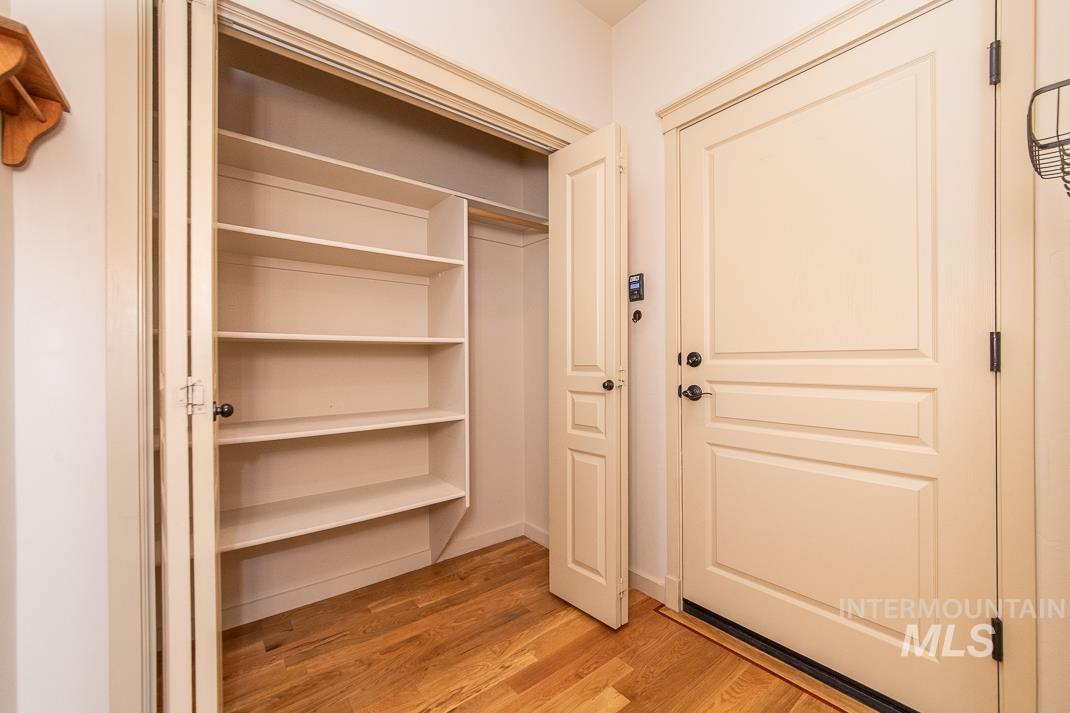 727 Sedgewick St, Meridian, Idaho 83646, 3 Bedrooms, 2 Bathrooms, Residential For Sale, Price $458,900, 98979831