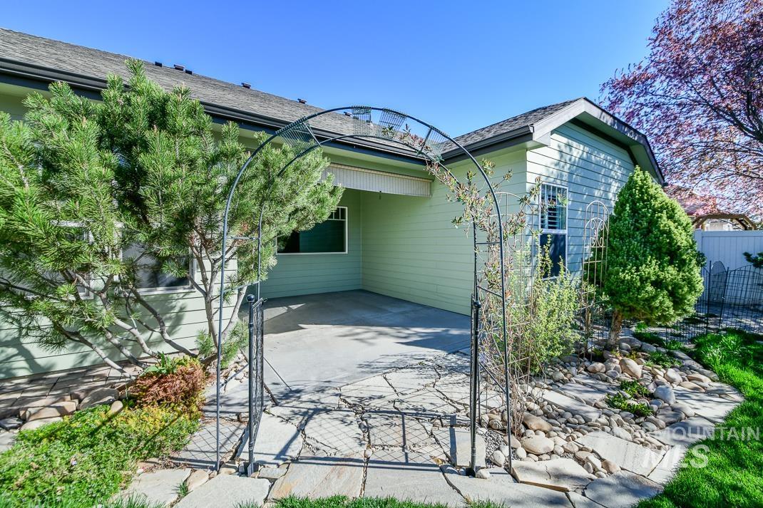 727 Sedgewick St, Meridian, Idaho 83646, 3 Bedrooms, 2 Bathrooms, Residential For Sale, Price $458,900, 98979831