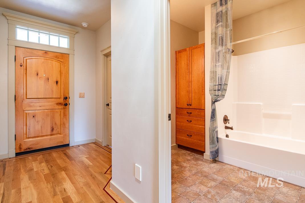 727 Sedgewick St, Meridian, Idaho 83646, 3 Bedrooms, 2 Bathrooms, Residential For Sale, Price $458,900, 98979831