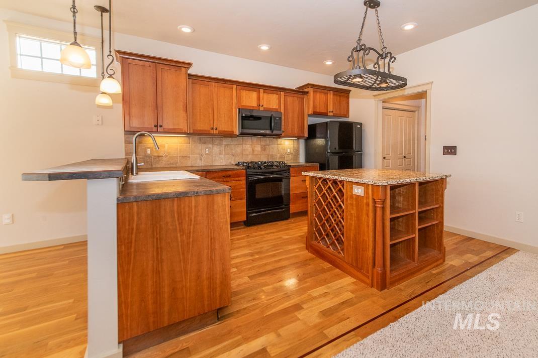 727 Sedgewick St, Meridian, Idaho 83646, 3 Bedrooms, 2 Bathrooms, Residential For Sale, Price $458,900, 98979831