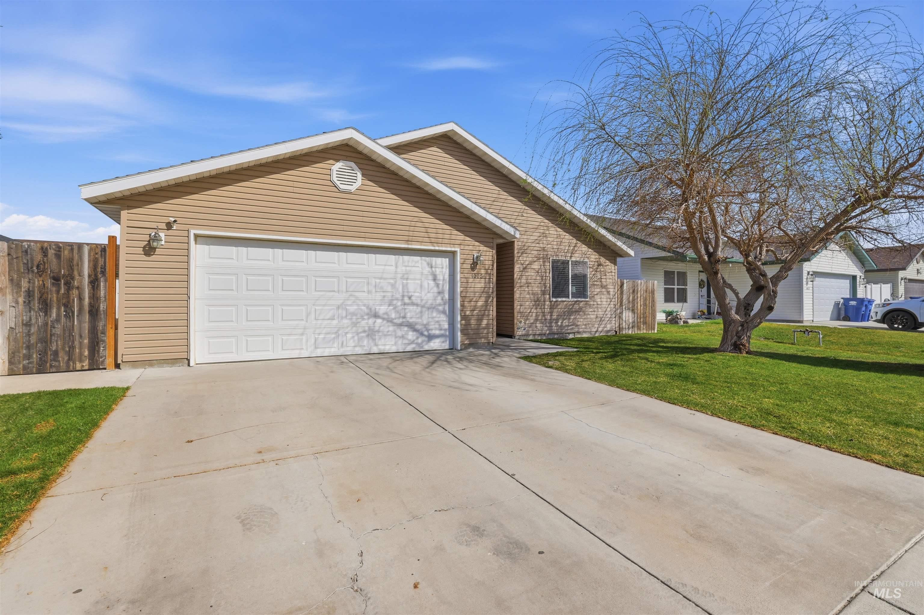 1008 S Date St., Jerome, Idaho 83338, 3 Bedrooms, 2 Bathrooms, Residential For Sale, Price $339,999, 98979836