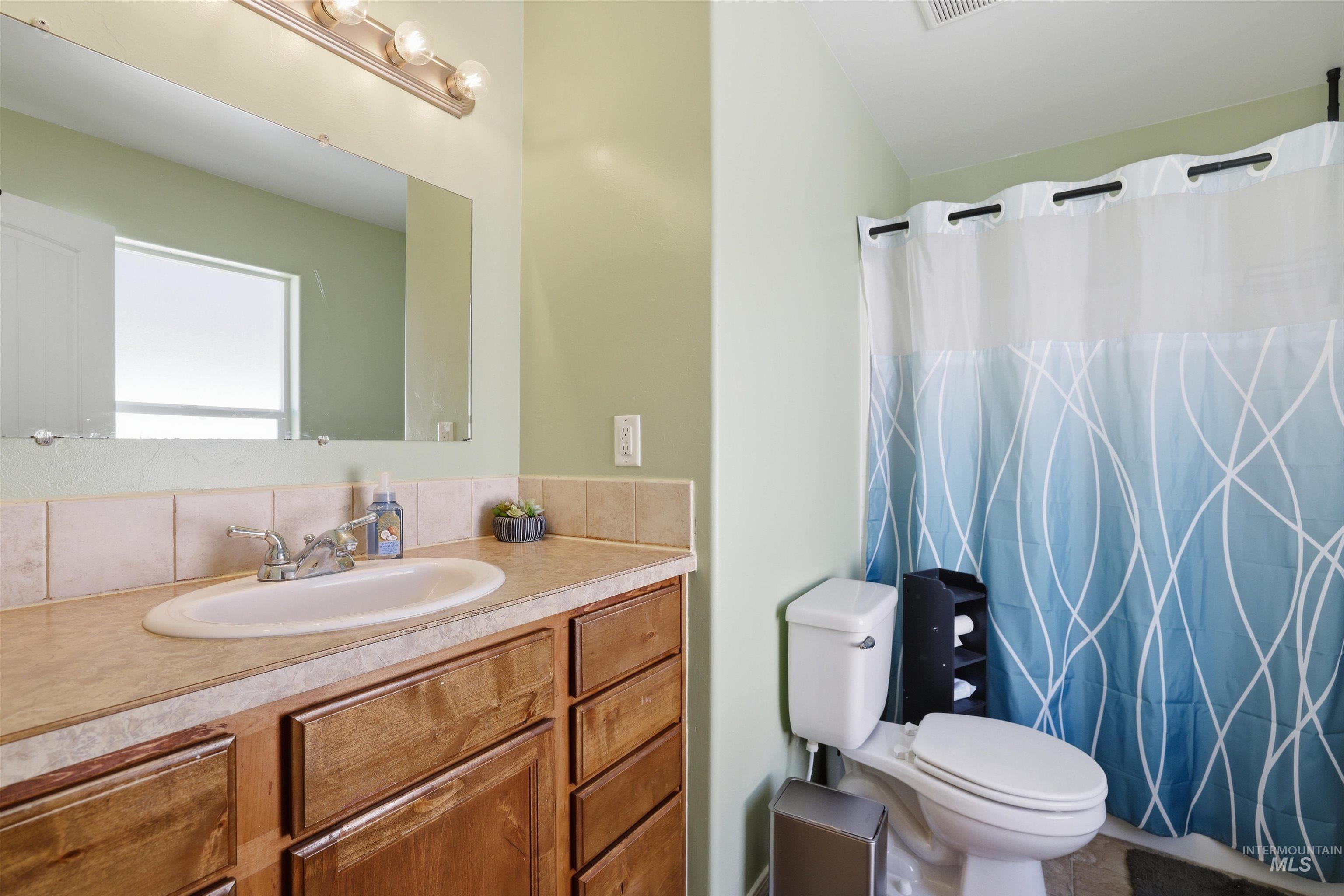 1008 S Date St., Jerome, Idaho 83338, 3 Bedrooms, 2 Bathrooms, Residential For Sale, Price $339,999, 98979836