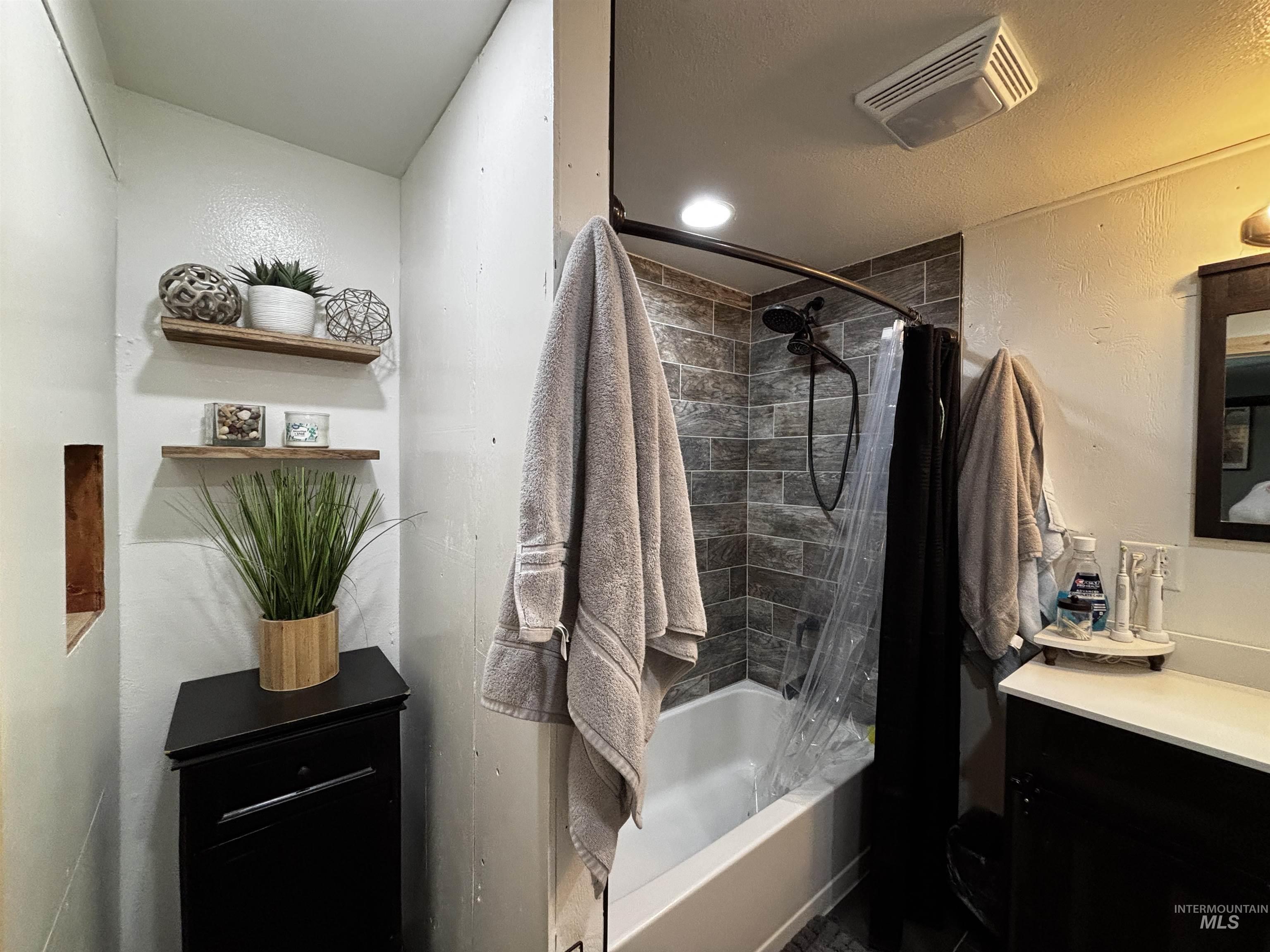 2217 E 4000 N, Filer, Idaho 83328, 4 Bedrooms, 2 Bathrooms, Residential For Sale, Price $345,000, 98979843