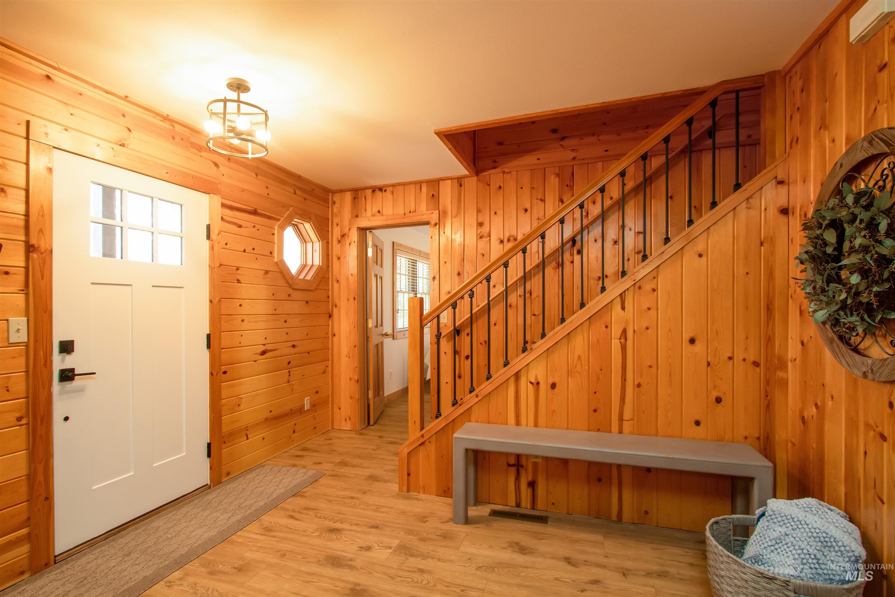 12712 Hereford, Donnelly, Idaho 83615, 3 Bedrooms, 2 Bathrooms, Residential For Sale, Price $895,000,MLS 98979844