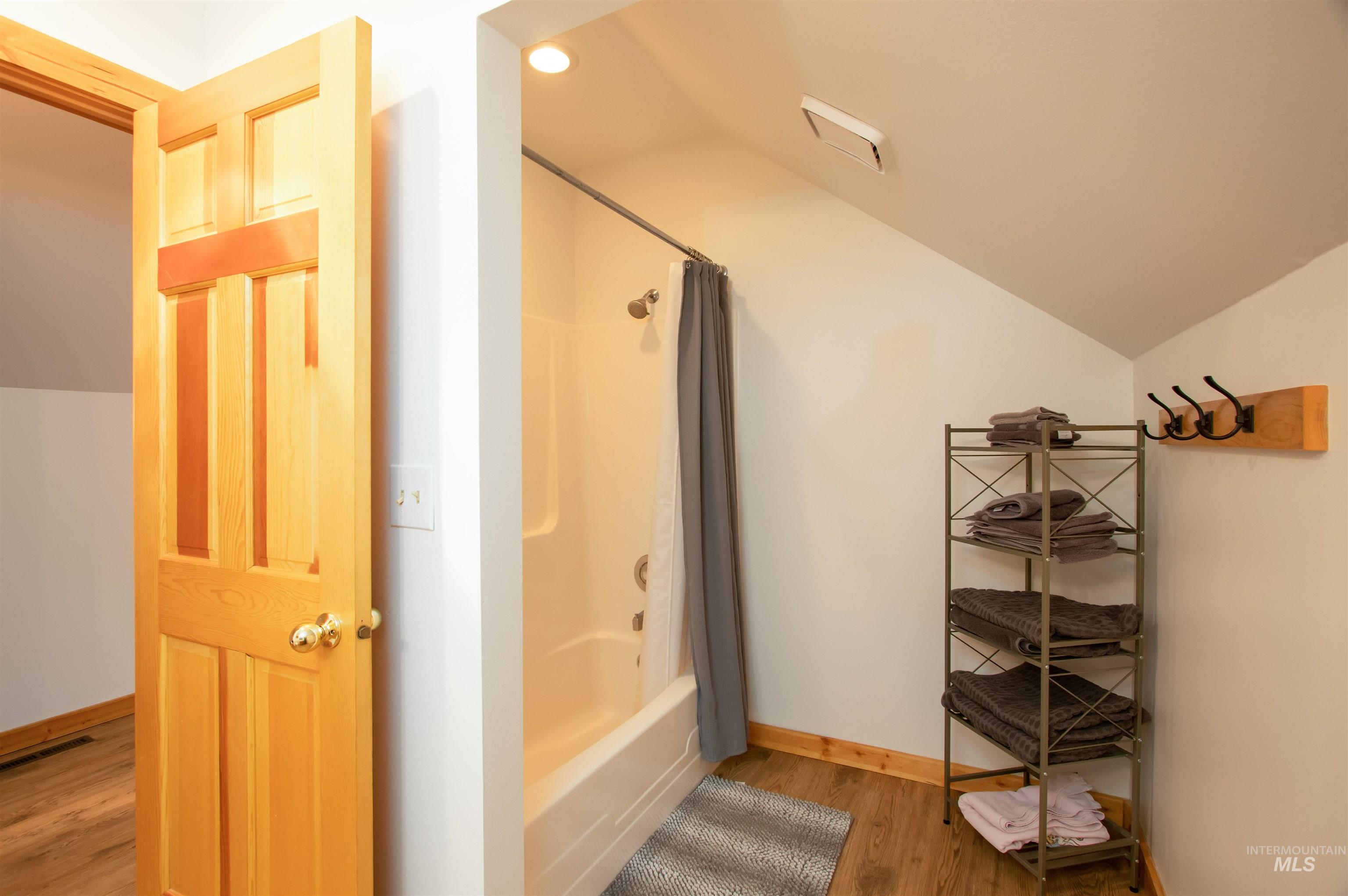 12712 Hereford, Donnelly, Idaho 83615, 3 Bedrooms, 2 Bathrooms, Residential For Sale, Price $895,000,MLS 98979844