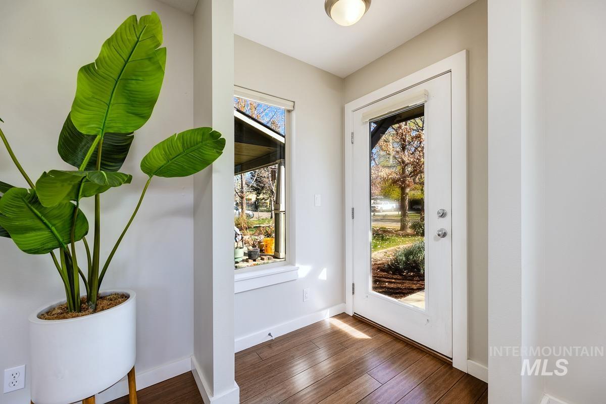 2045 S Gourley St., Boise, Idaho 83705, 2 Bedrooms, 2 Bathrooms, Residential For Sale, Price $439,900,MLS 98979846