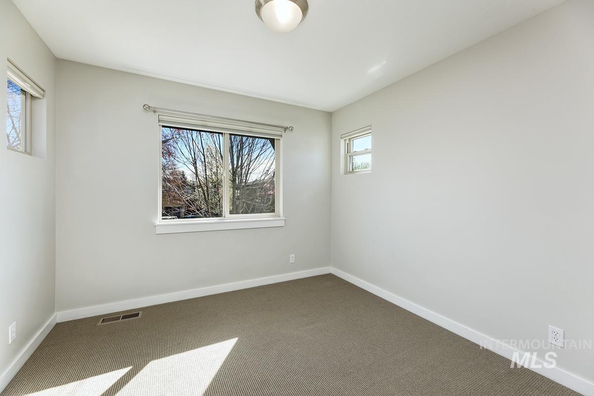 2045 S Gourley St., Boise, Idaho 83705, 2 Bedrooms, 2 Bathrooms, Residential For Sale, Price $439,900,MLS 98979846