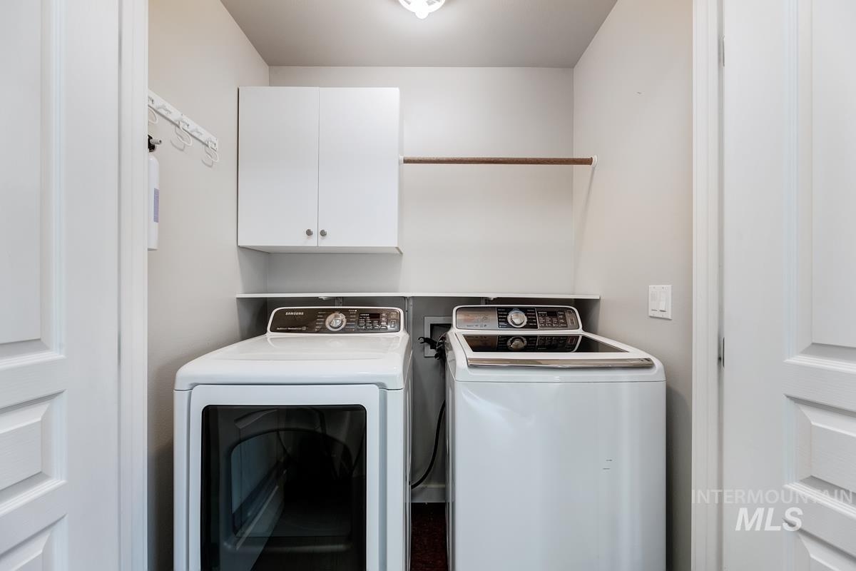 2045 S Gourley St., Boise, Idaho 83705, 2 Bedrooms, 2 Bathrooms, Residential For Sale, Price $439,900,MLS 98979846