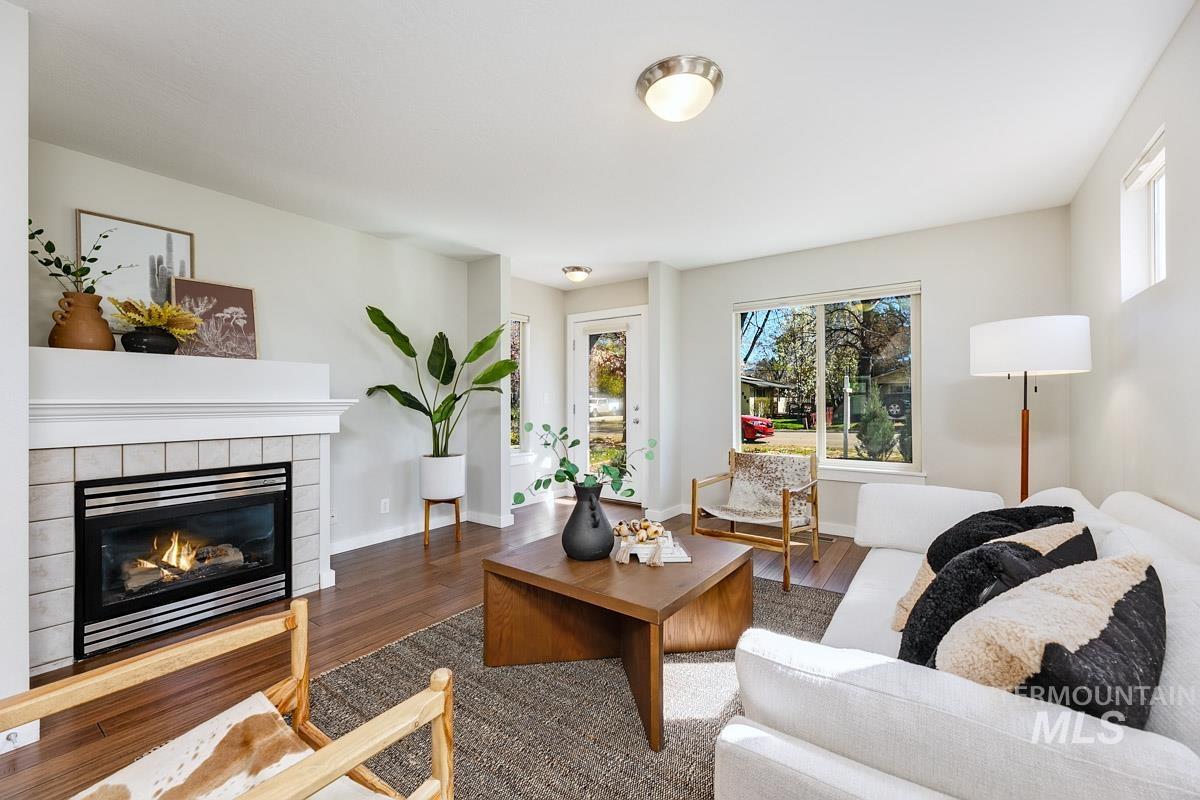 2045 S Gourley St., Boise, Idaho 83705, 2 Bedrooms, 2 Bathrooms, Residential For Sale, Price $439,900,MLS 98979846