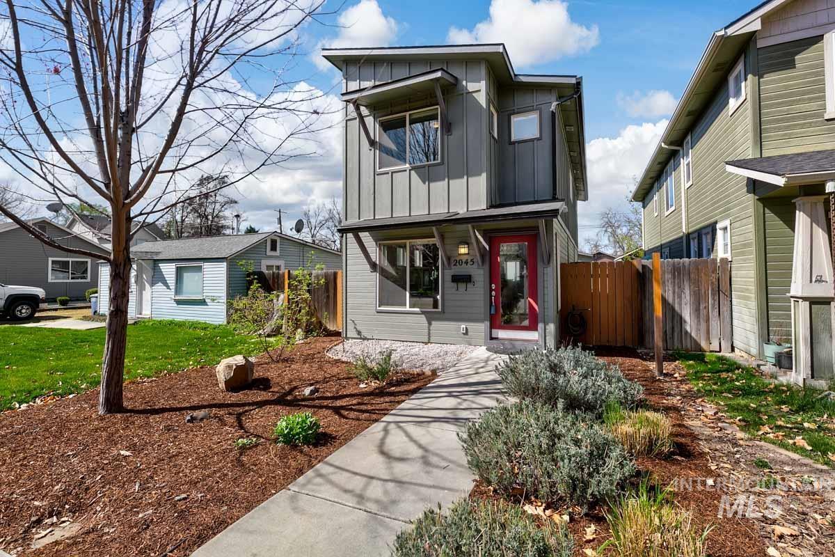 2045 S Gourley St., Boise, Idaho 83705, 2 Bedrooms, 2 Bathrooms, Residential For Sale, Price $439,900,MLS 98979846