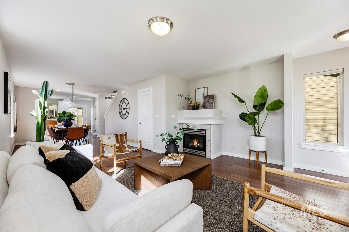 2045 S Gourley St., Boise, Idaho 83705, 2 Bedrooms, 2 Bathrooms, Residential For Sale, Price $439,900,MLS 98979846