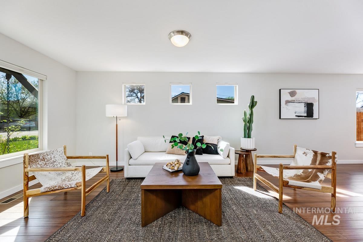 2045 S Gourley St., Boise, Idaho 83705, 2 Bedrooms, 2 Bathrooms, Residential For Sale, Price $439,900,MLS 98979846