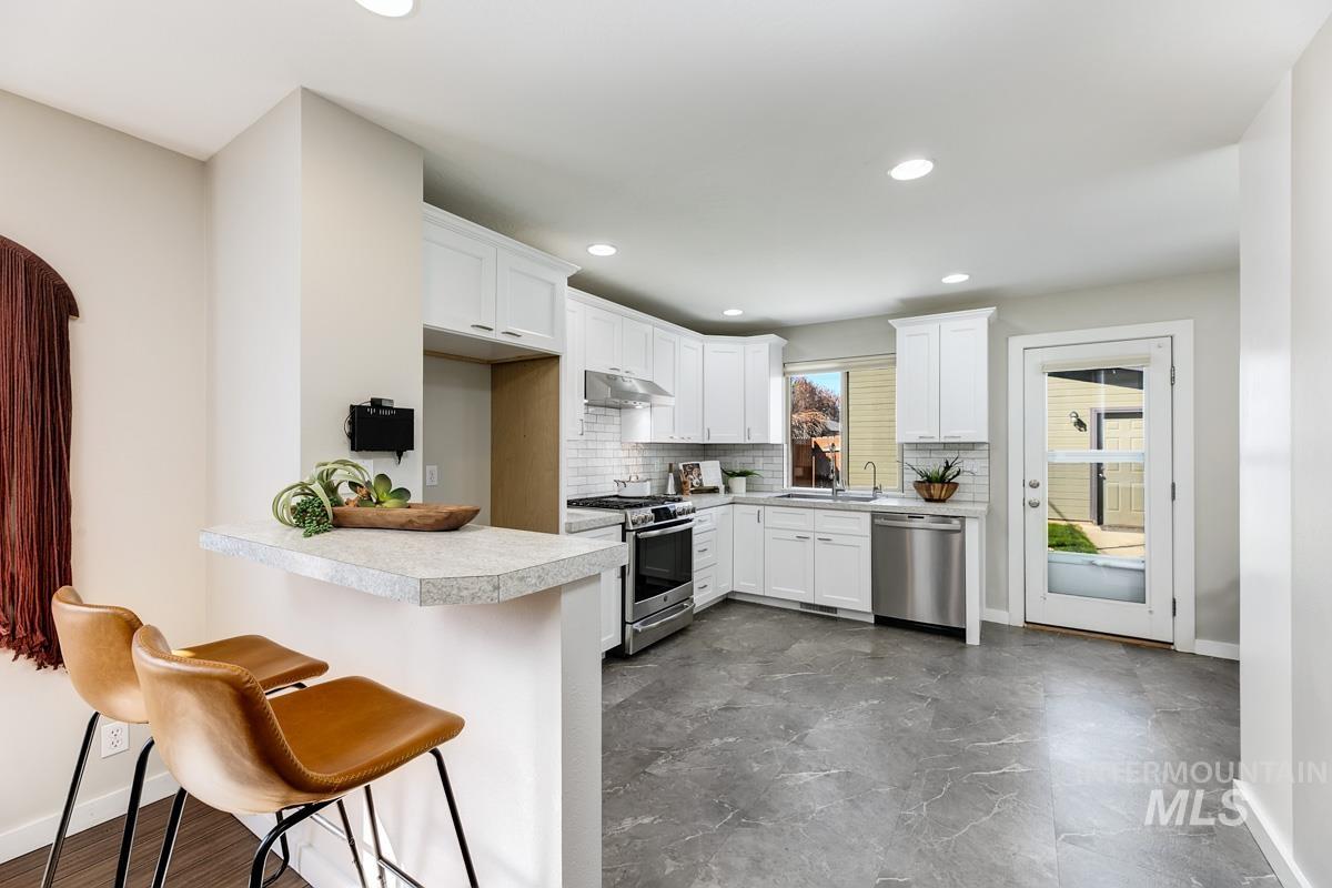 2045 S Gourley St., Boise, Idaho 83705, 2 Bedrooms, 2 Bathrooms, Residential For Sale, Price $439,900,MLS 98979846