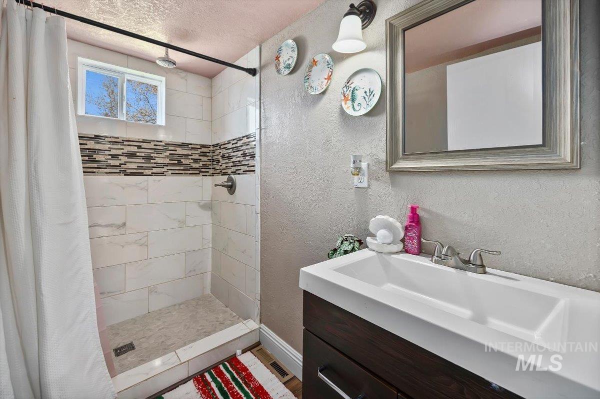 304 E 5th, Jerome, Idaho 83338, 3 Bedrooms, 1 Bathroom, Residential For Sale, Price $245,900, 98979852