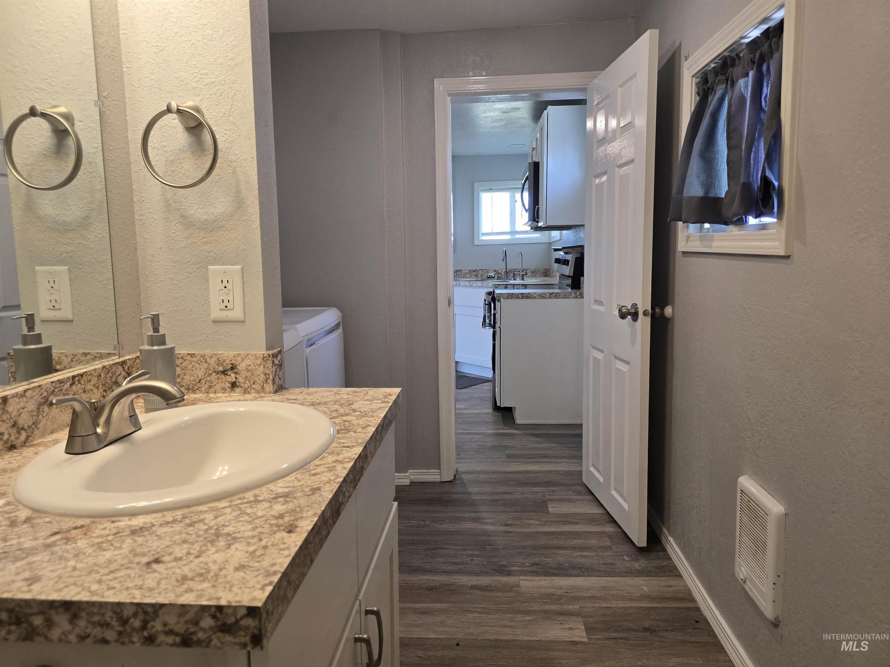 516 W Avenue C, Jerome, Idaho 83338-2510, 2 Bedrooms, 1 Bathroom, Residential For Sale, Price $214,900, 98979854