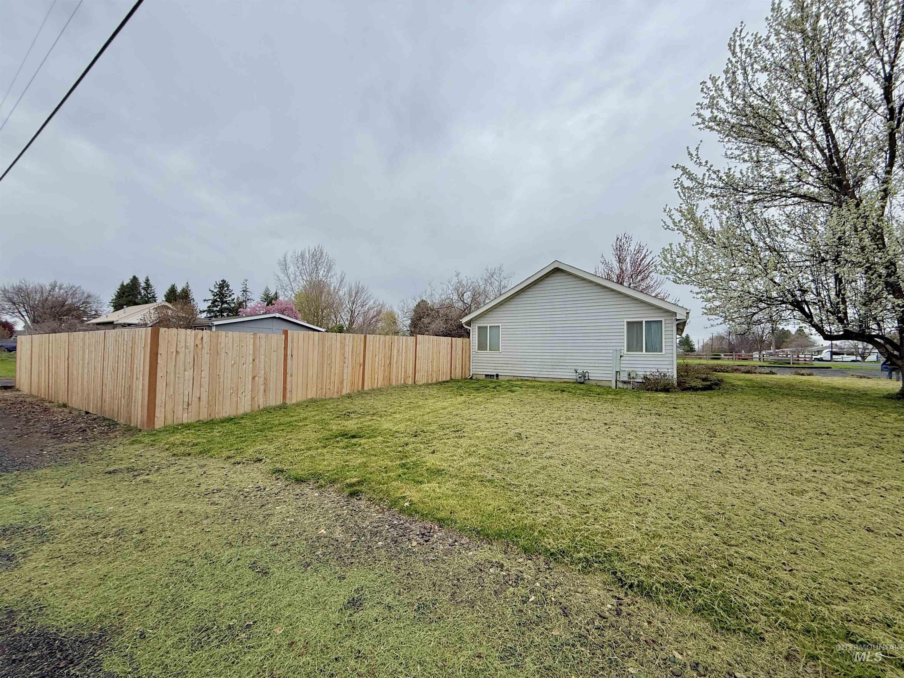 1228 Powers Ave, Lewiston, Idaho 83501, 3 Bedrooms, 2 Bathrooms, Residential For Sale, Price $399,500,MLS 98979858