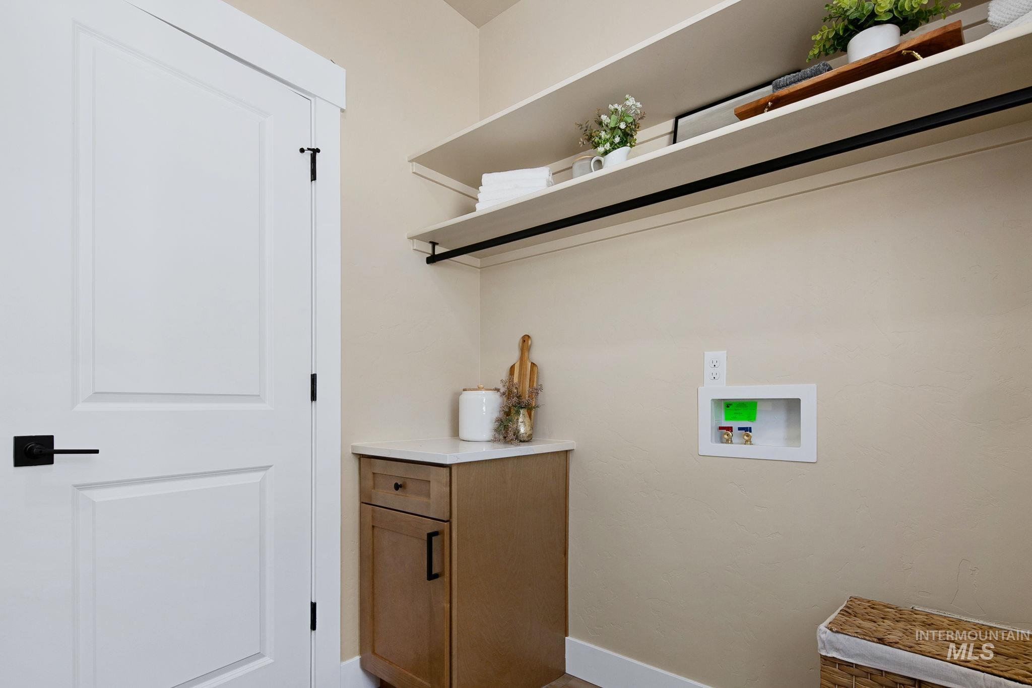 340 E Mayfield Springs Blvd, Mayfield, Idaho 83761, 3 Bedrooms, 2.5 Bathrooms, Residential For Sale, Price $450,000,MLS 98979862