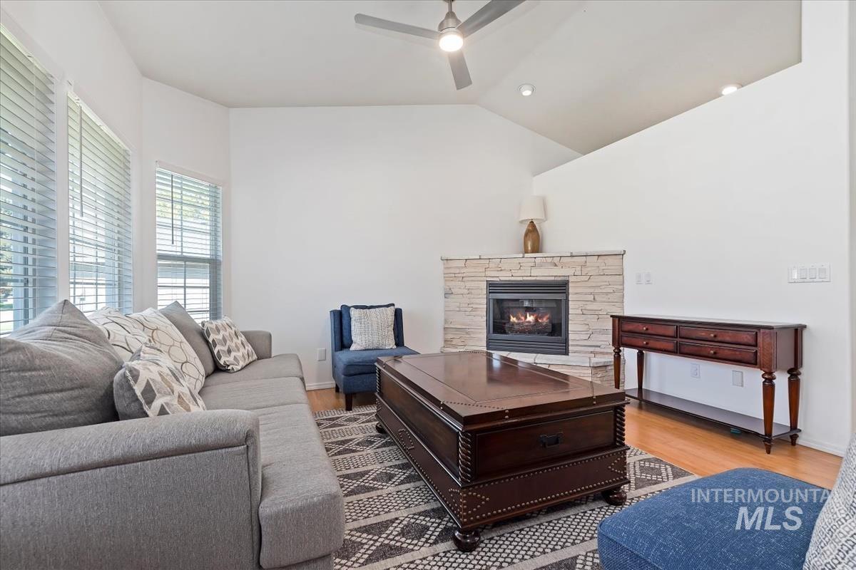 1050 N Haven Cove Ave., Meridian, Idaho 83642, 3 Bedrooms, 2.5 Bathrooms, Residential For Sale, Price $440,000,MLS 98979863