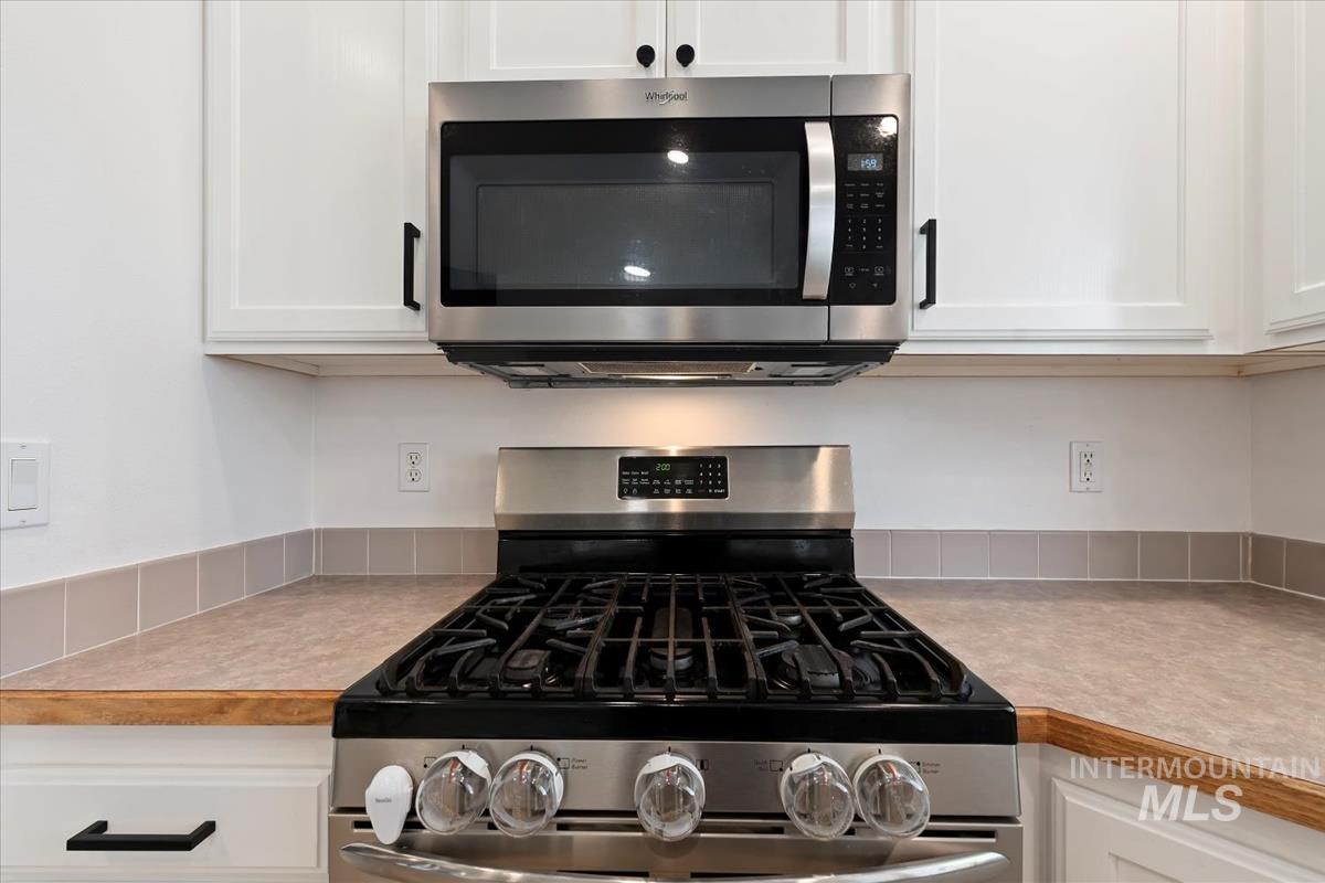 1050 N Haven Cove Ave., Meridian, Idaho 83642, 3 Bedrooms, 2.5 Bathrooms, Residential For Sale, Price $440,000,MLS 98979863