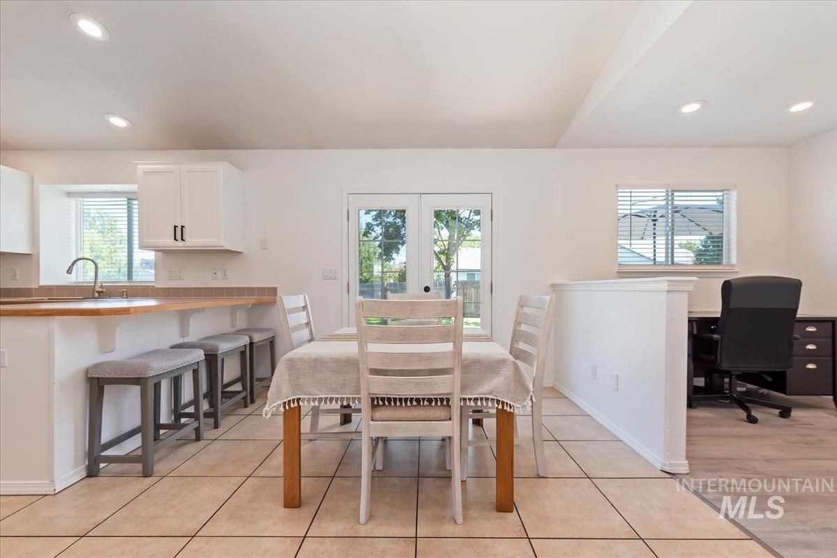 1050 N Haven Cove Ave., Meridian, Idaho 83642, 3 Bedrooms, 2.5 Bathrooms, Residential For Sale, Price $440,000,MLS 98979863