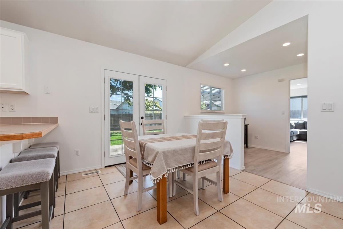 1050 N Haven Cove Ave., Meridian, Idaho 83642, 3 Bedrooms, 2.5 Bathrooms, Residential For Sale, Price $440,000,MLS 98979863